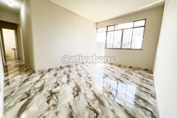 Lindo Apartamento todo reformado com 02 Quartos e Varanda na Vila da Penha
